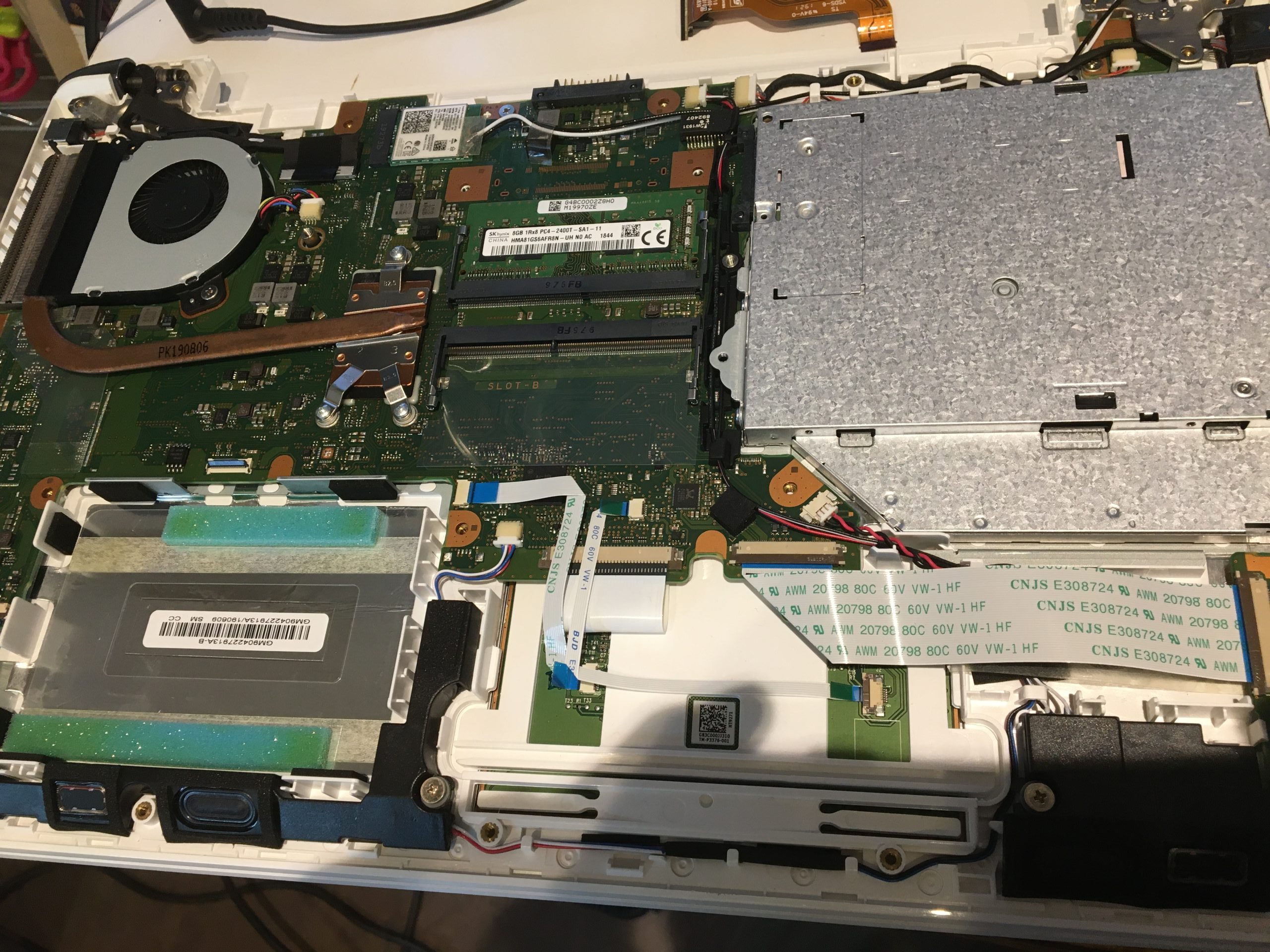 メーカーロゴから動かない？ Dynabook AZ45/G SSD換装 | スマ