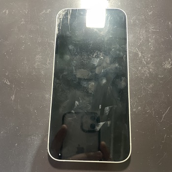 iPhone13の画面が割れてしまった！ その修理スマップルにお任せ