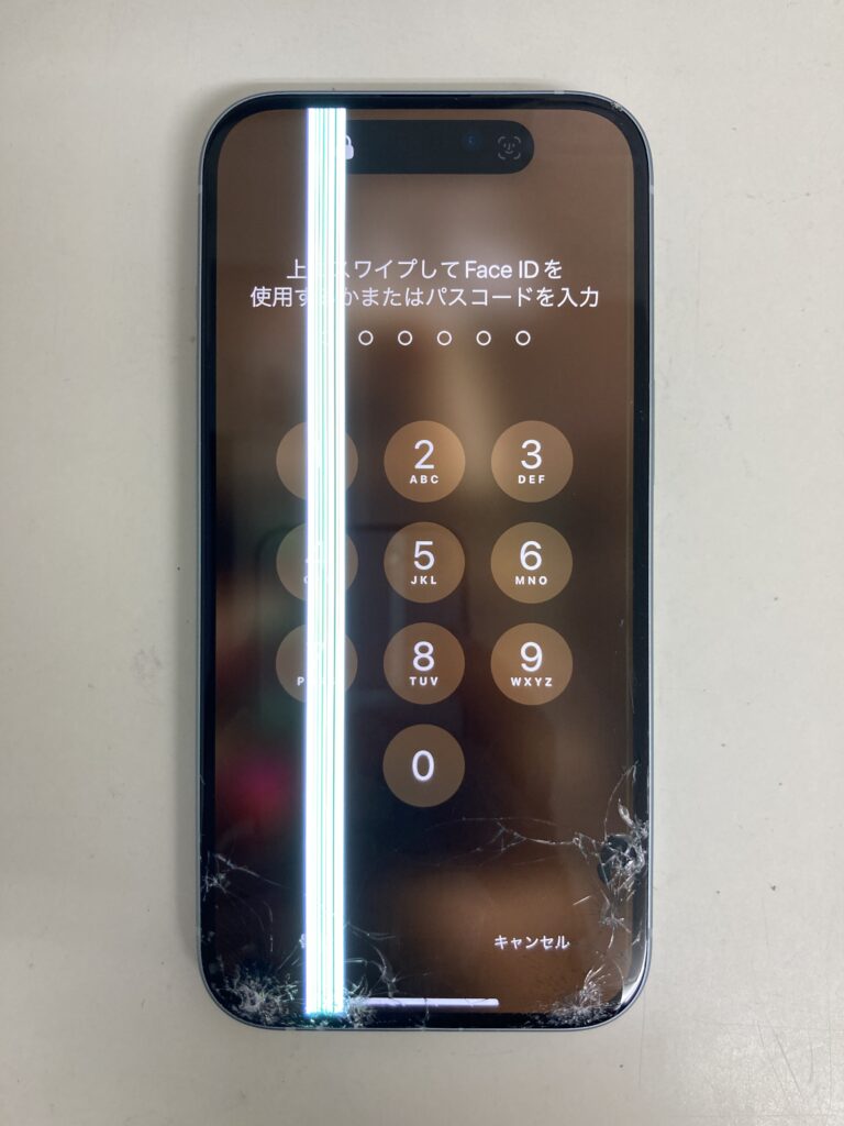 画面下部が割れた衝撃で光る線が出てしまったアイフォン15 – iPhone