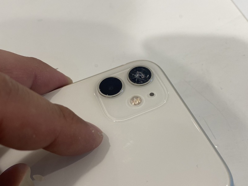 iPhone11】カメラレンズの破損！？レンズが割れって直せるの