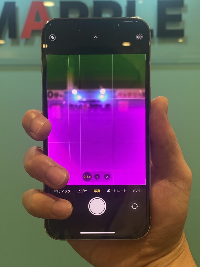 カメラで被写体が紫色に!?これって直るの？ – iPhone修理大宮ならス