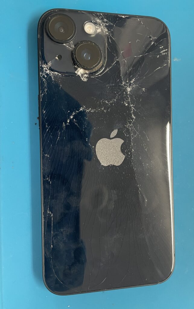 iPhone14背面ガラス割れ即日修理をしました!在庫があればその日のうち