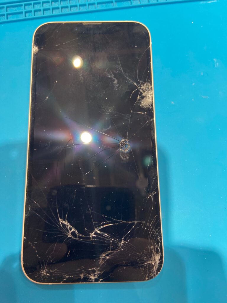 iPhone 12 Pro】画面割れ修理のポイントと買取価値の違いを徹底解説