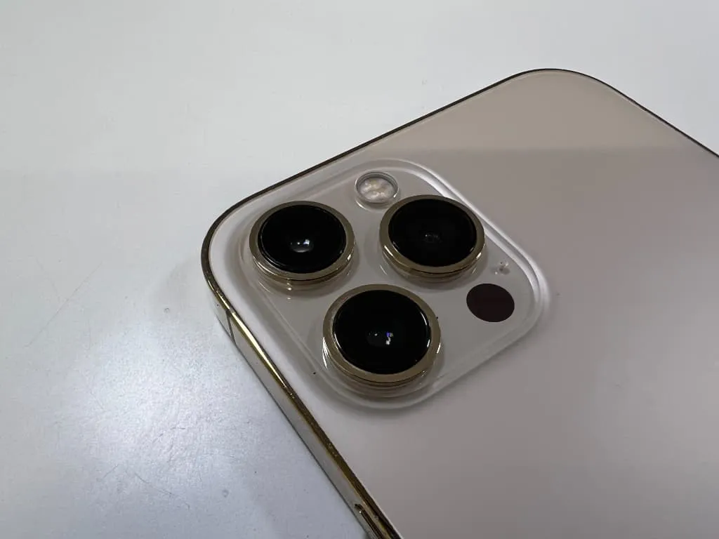 iPhone12ProMaxカメラレンズ修理はスマートクリア札幌篠路店で最短即日