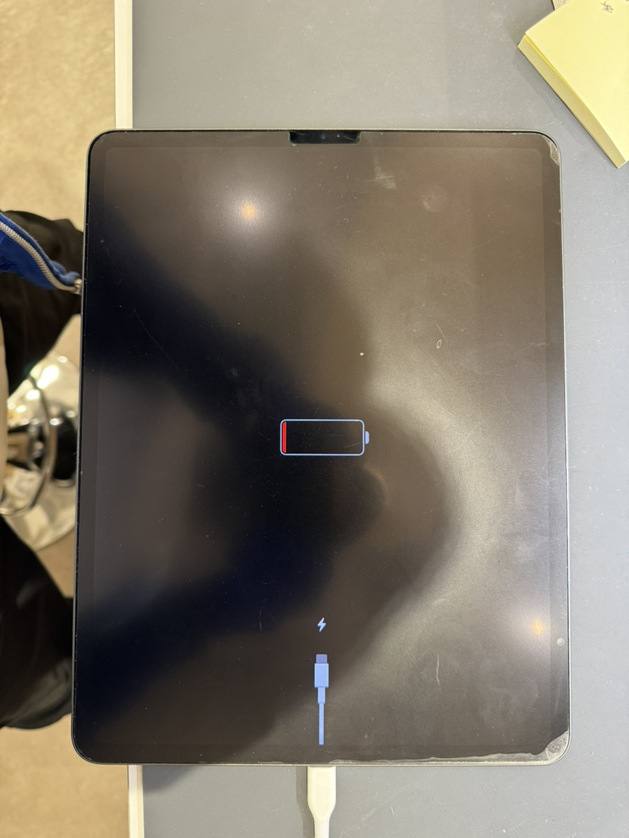 要注意】iPadの画面が浮いてきた…それ、バッテリーの劣化かもしれませ