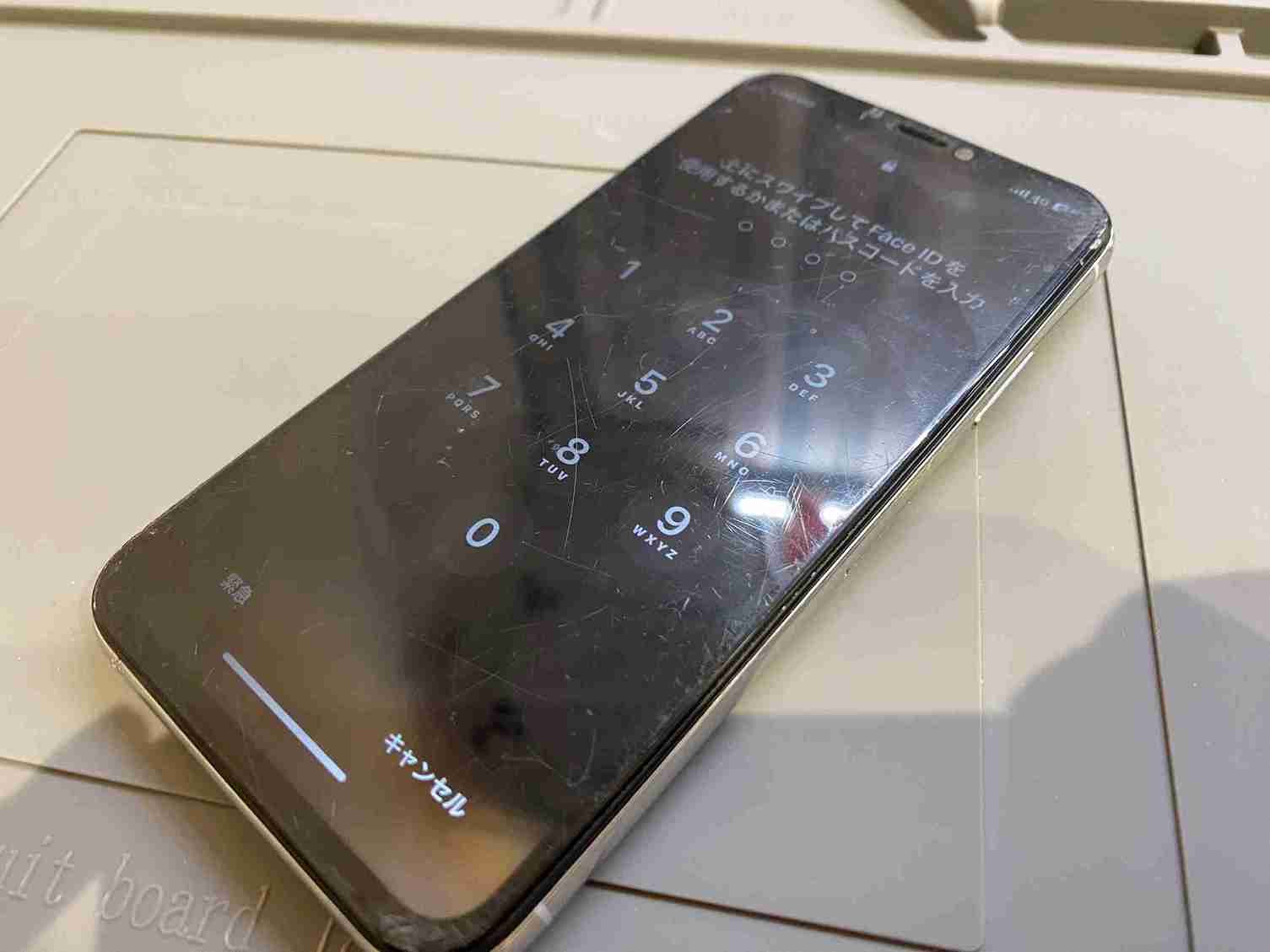 iPhoneの画面のひび割れ。放置してたら……。スマートクリア天神橋筋六