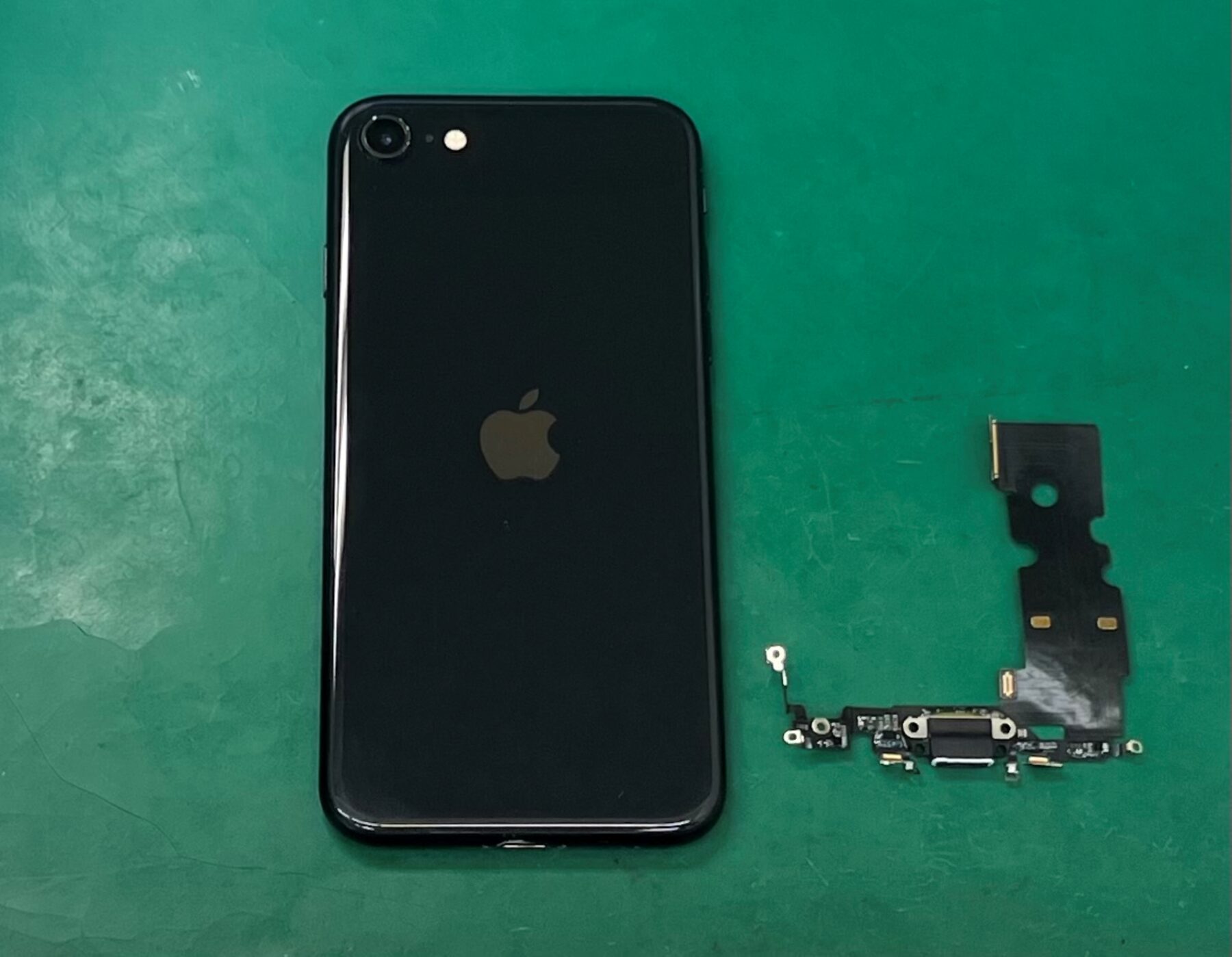 Smart365学園都市店｜iPhone SE（第2世代）ドックコネクタ交換実績のご