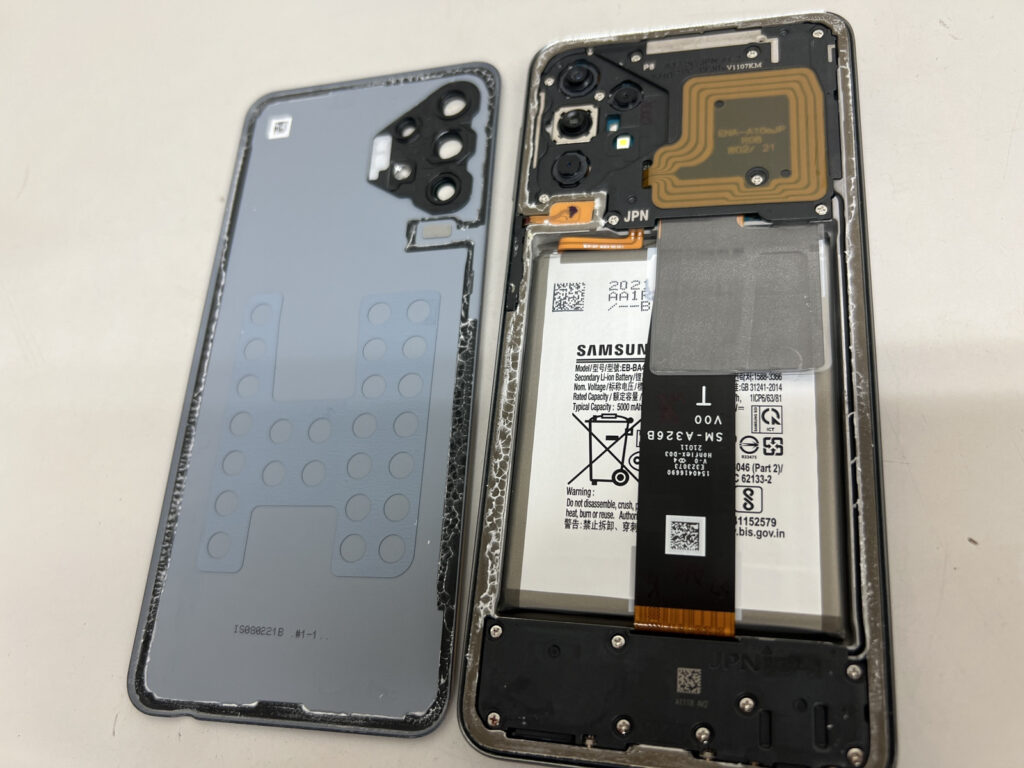 Galaxy A32 5G】故障した画面の基盤移植修理(新宿店) - Android