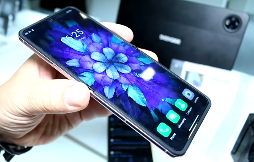 驚愕】これが「北朝鮮の折りたたみスマホ」？キワモノ「Doogee V Flip