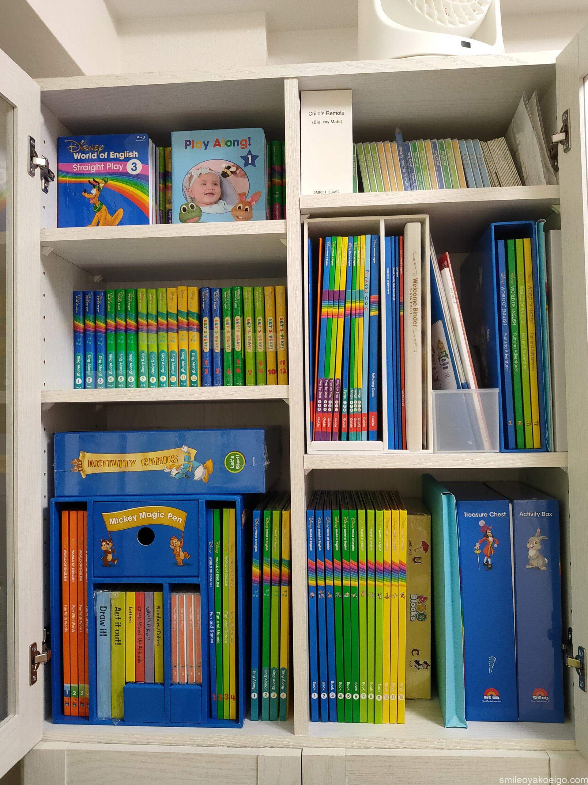 スマイルおやこえいご | DWE収納棚はニトリの本棚で代用！