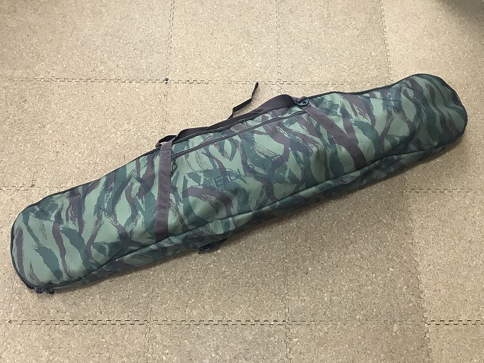 バートンのスノボケース「ボードサック」のサイズ感などをレビューし