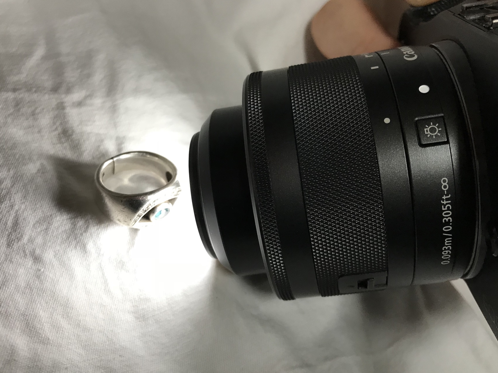神秘的なマクロの世界】EOS Mのマクロレンズレビュー！『EF-M 28mm F3