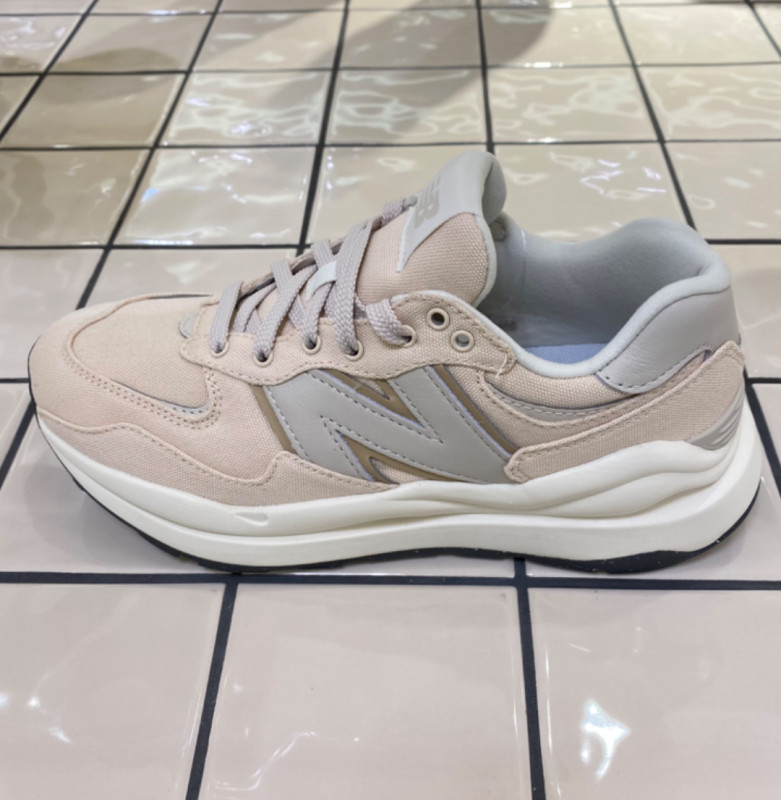 婦人靴売場のスナップ | 大阪タカシマヤ | タカシマヤスナップ