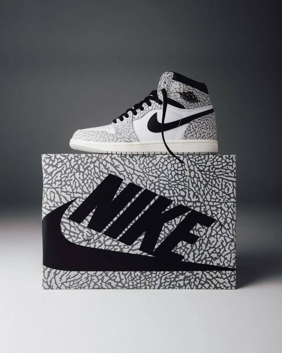 ナイキ エア ジョーダン 1 レトロ ハイ OG ホワイトセメント (DZ5485