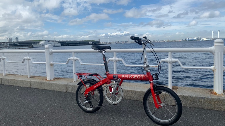 プジョーのコリブリ、ハンドルだけ折りたたんで、サクッと輪行