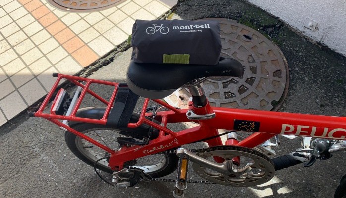 プジョーのコリブリ、ハンドルだけ折りたたんで、サクッと輪行