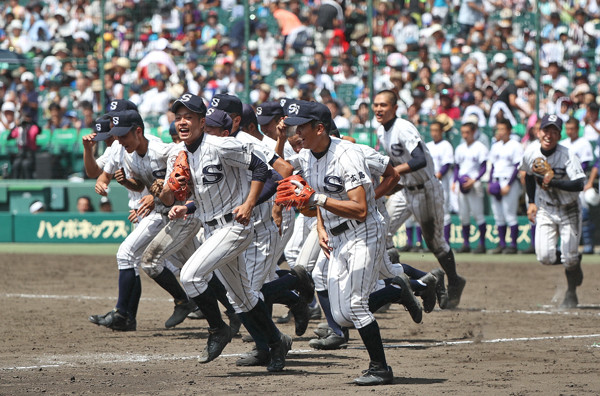 甲子園取材後記。テレビには映らない広島新庄コーチの「神ノック