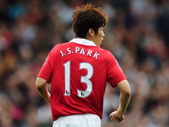 パク・チソンはマンU史上最高の“13番”と英メディア報じる！他の背番号
