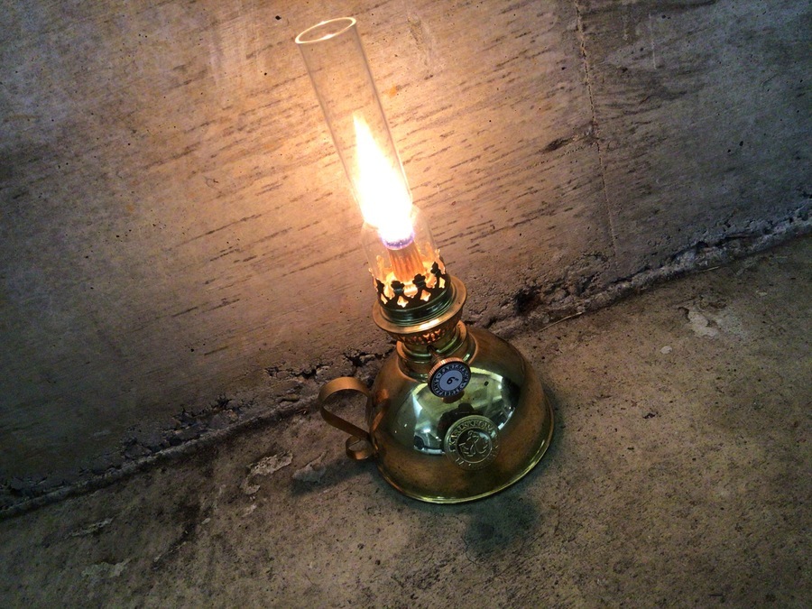 カールスクローナのナイトランプ入荷！入手困難なオイルランプ