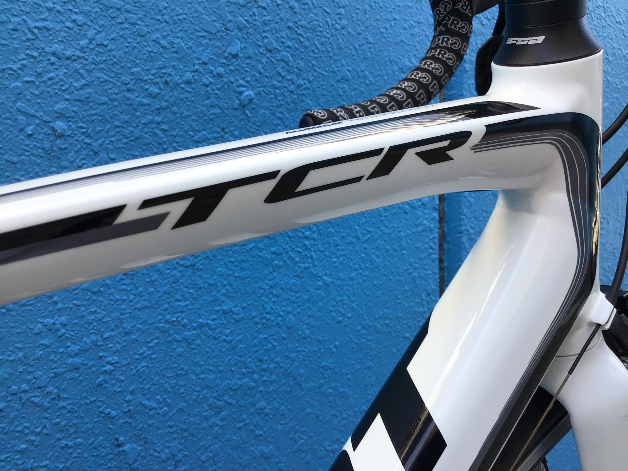 究極のコスパ！ジャイアントのエントリーロードバイク『TCR0