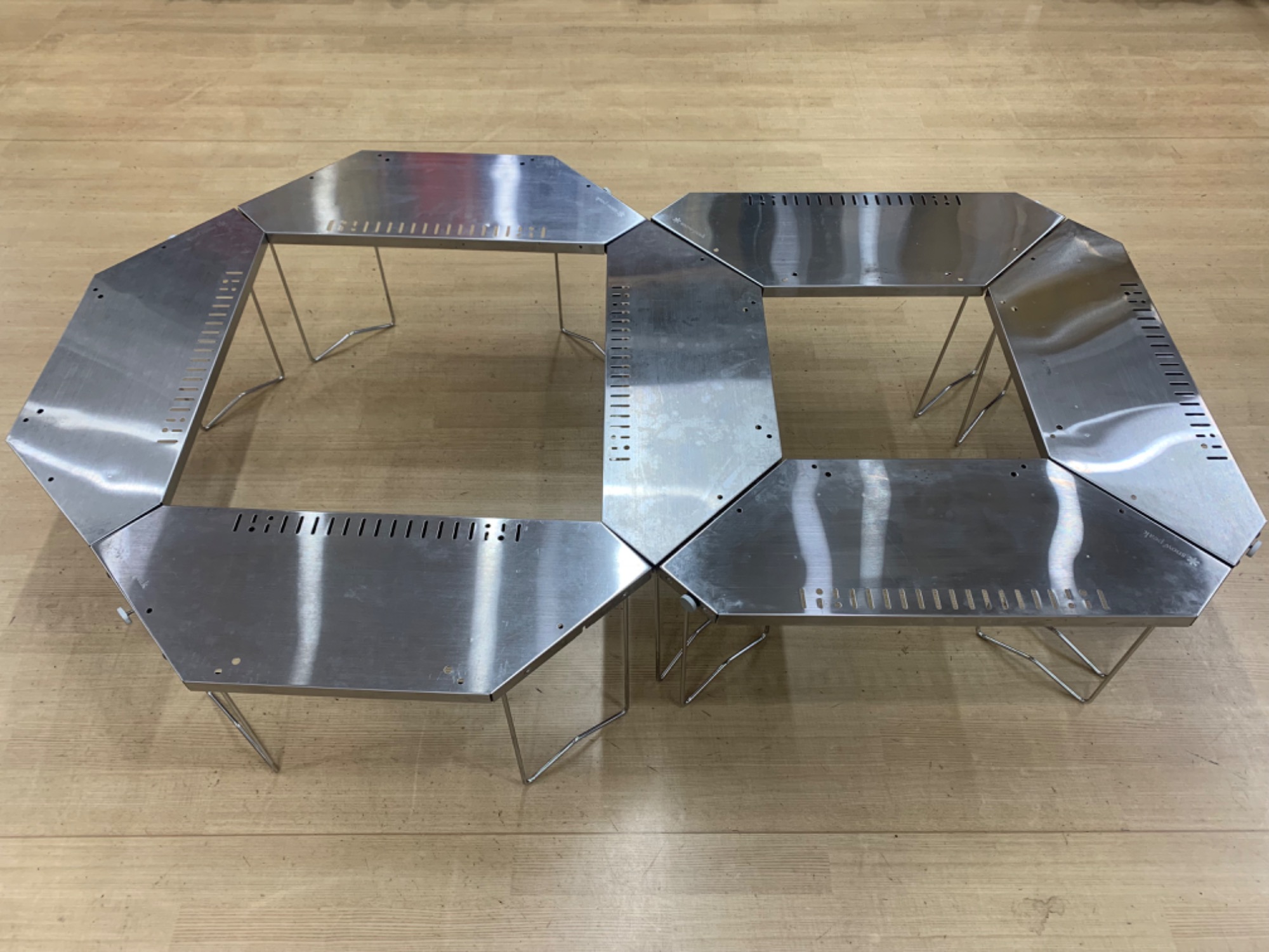 火を中心に集う人とテーブル【スノーピーク ジカロテーブル】の魅力に