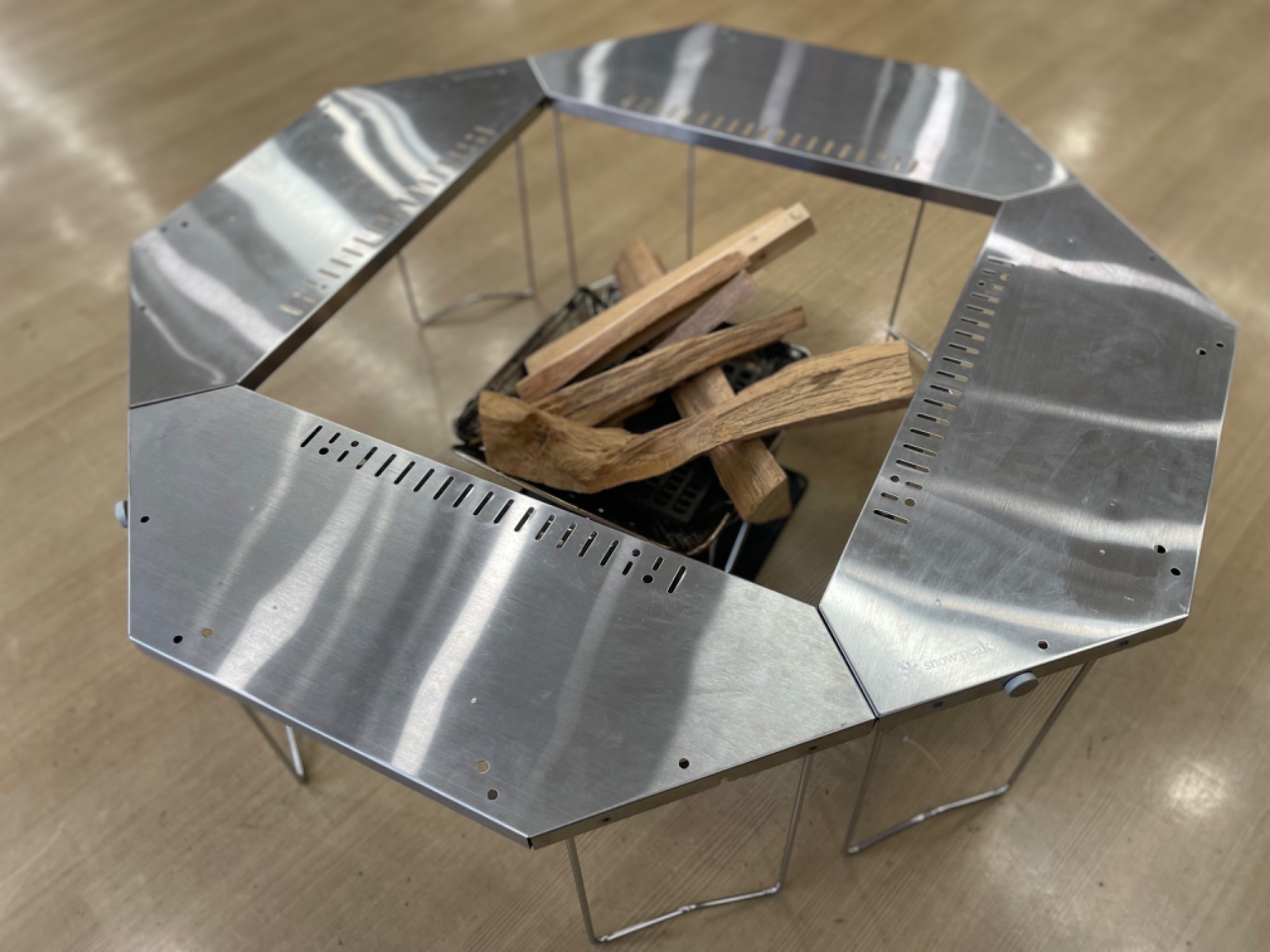 ジカロなど囲炉裏テーブル5点をご紹介！キャンプファイヤーやBBQに