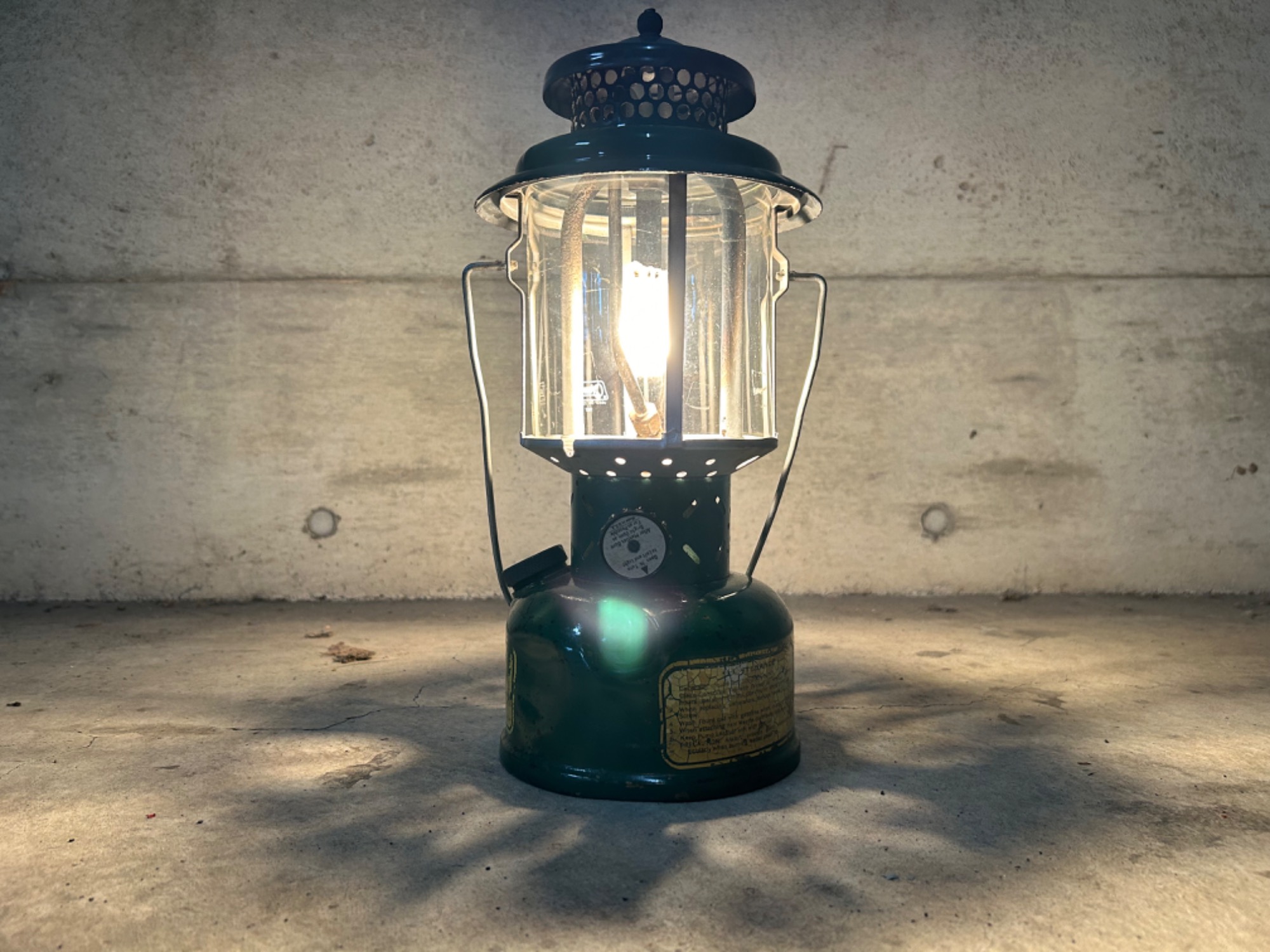 第二次世界大戦時、米軍使用のガソリンランタン「Coleman 252