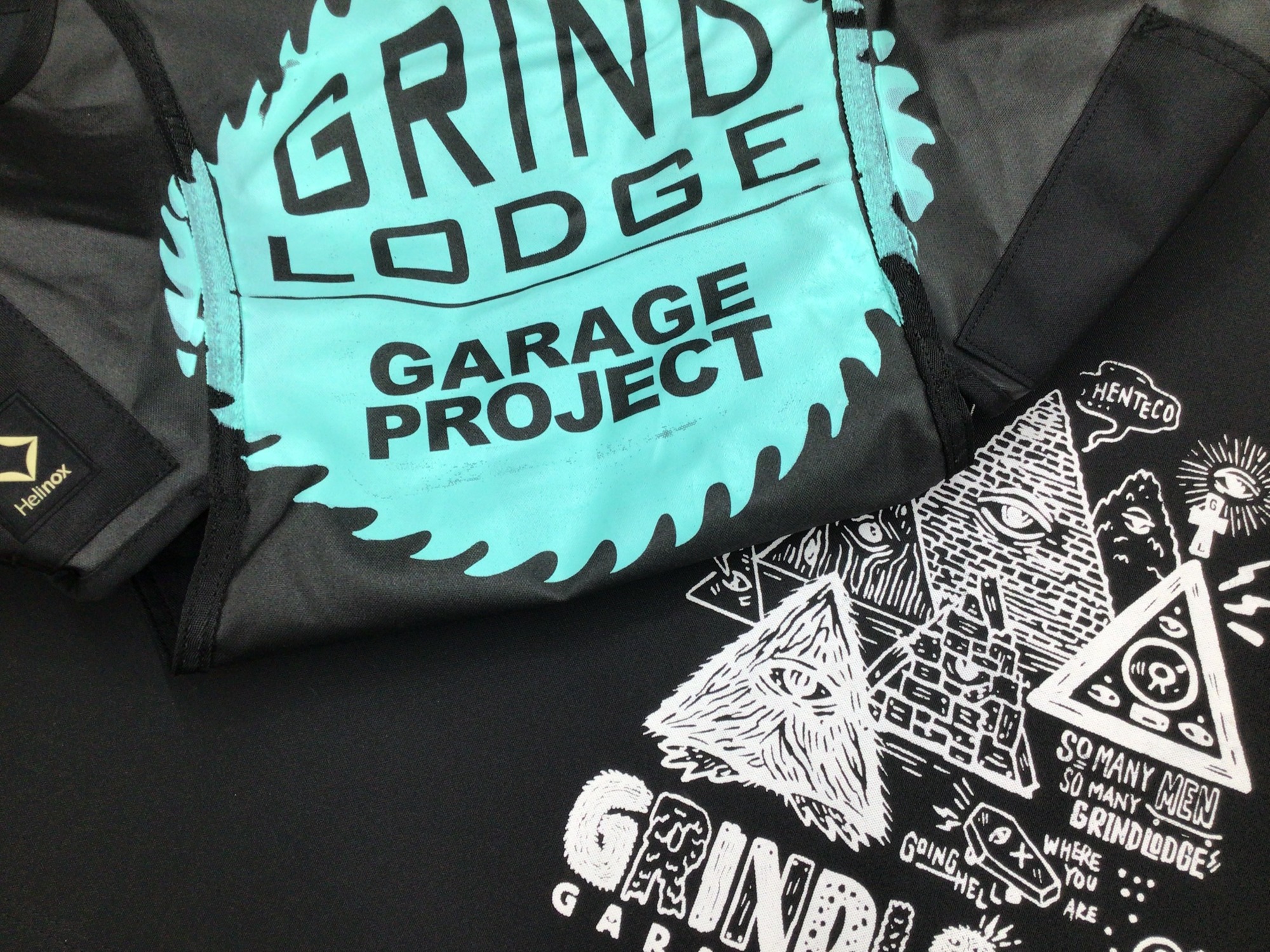 グラインドロッヂを大胆生刷り！ヘリノックスのカスタムファニチャーご