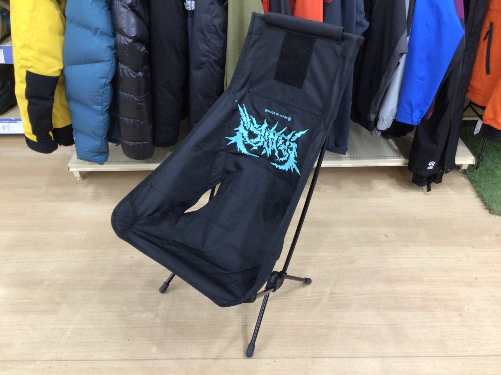 グラインドロッヂを大胆生刷り！ヘリノックスのカスタムファニチャーご