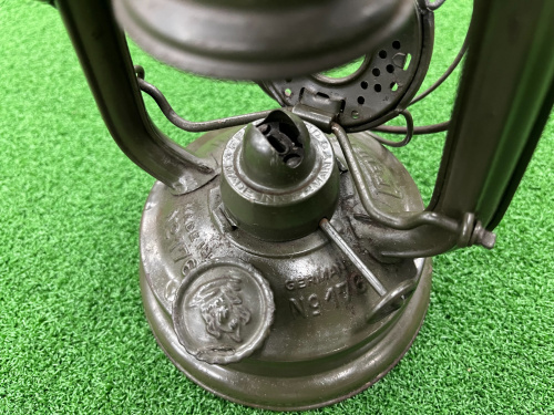 限られた期間でのみ製造されたフュアーハンドのミルスペックモデル176e