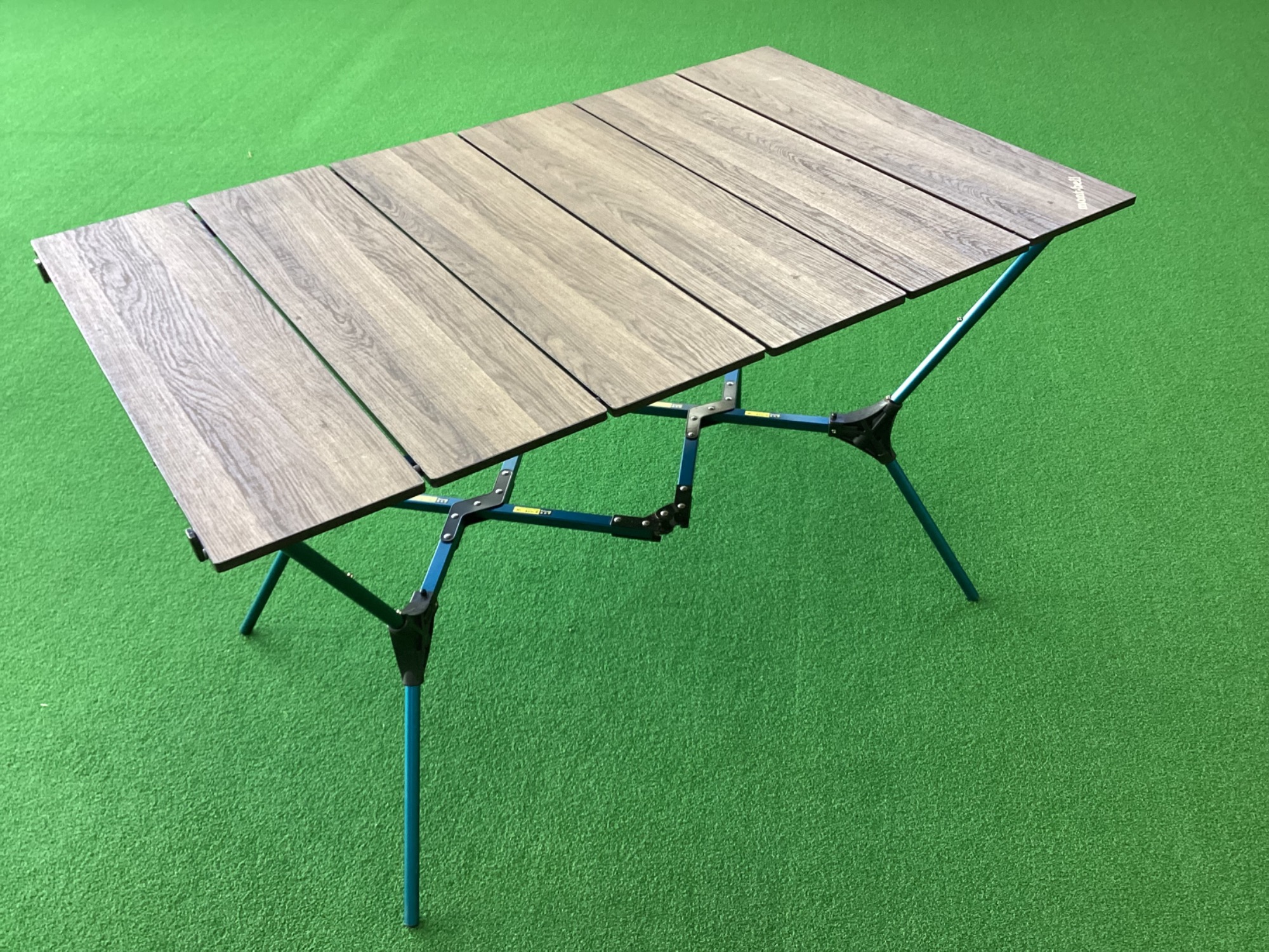 3段階の調整が可能！モンベルの「マルチフォールディングテーブル