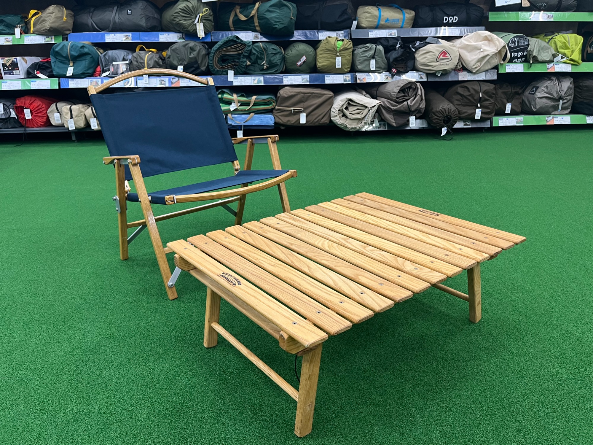 古き良き木材の温かみを感じるブルーリッジのカロリナスナックテーブル