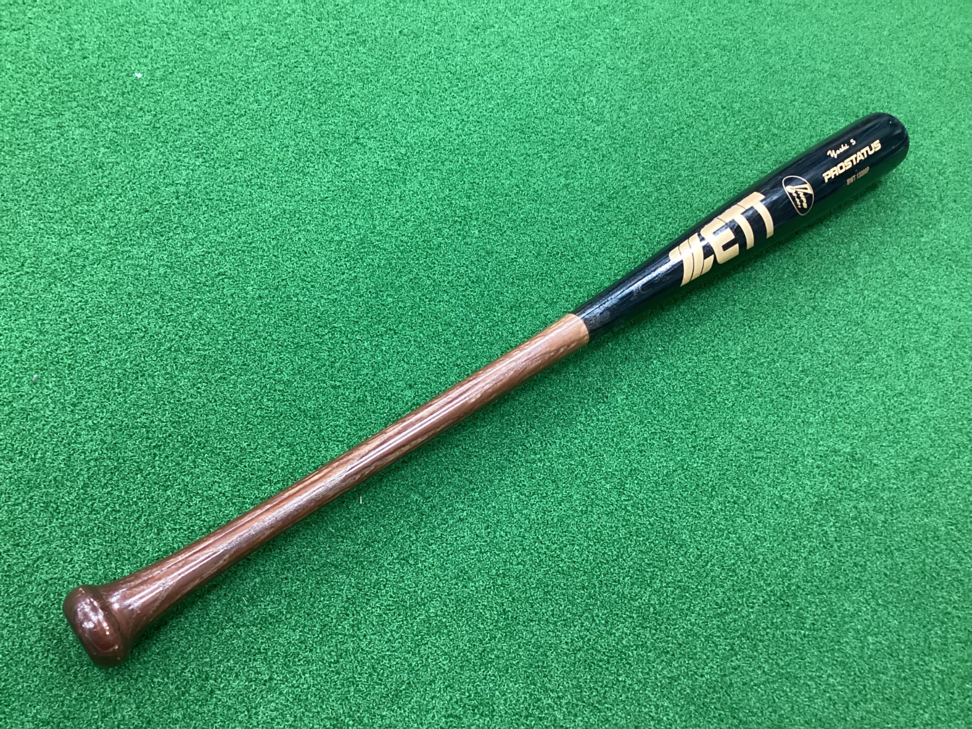 プロ仕様バット！昨年引退の杉谷拳士や往年の選手のバットも！[2024.04