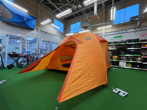 大型ドームテント！独特なフレームワークを魅せるマーモットのハロ6P