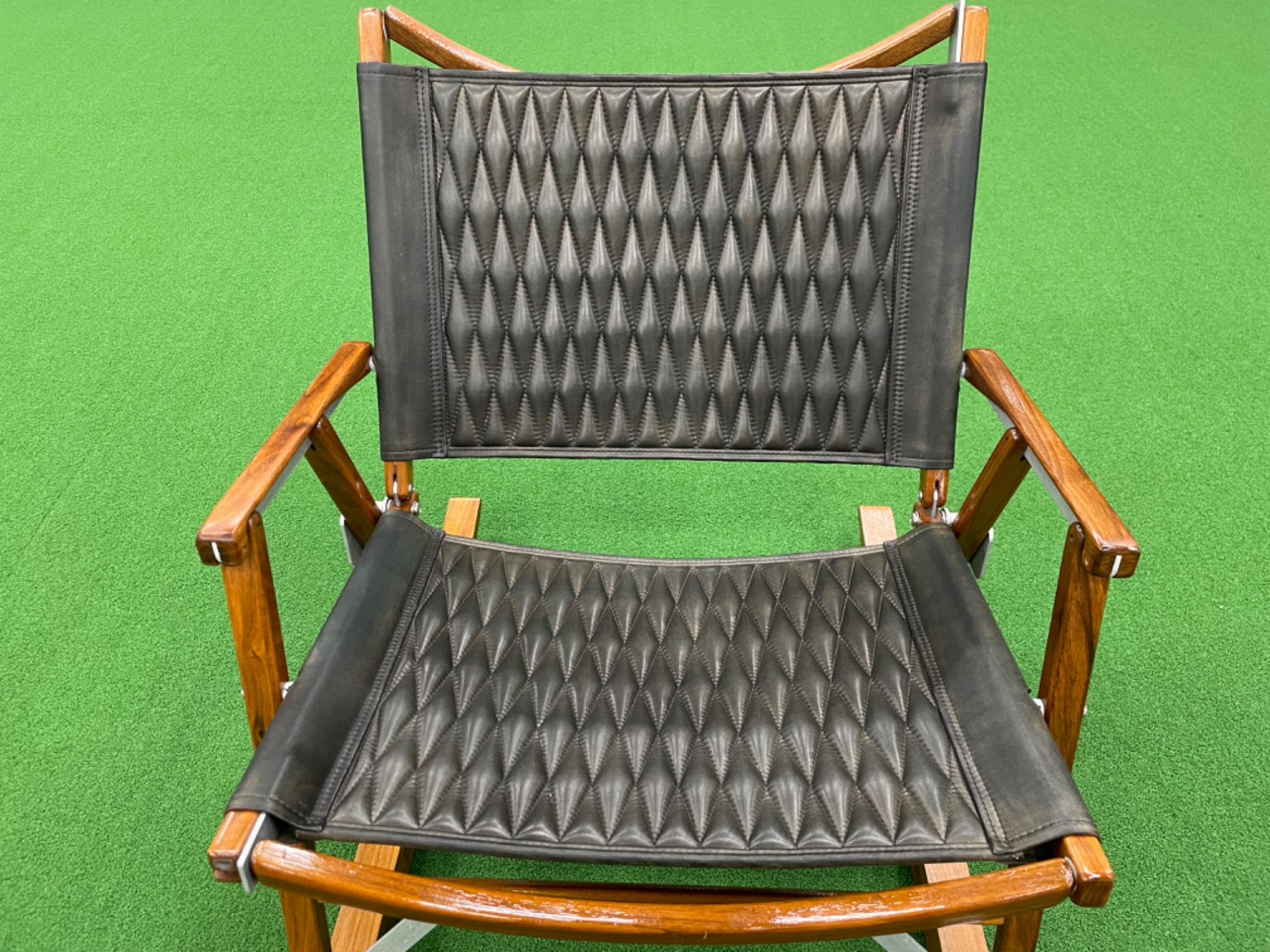 男のロマンが詰まったカーミットチェアがレザーカスタムで2脚同時入荷