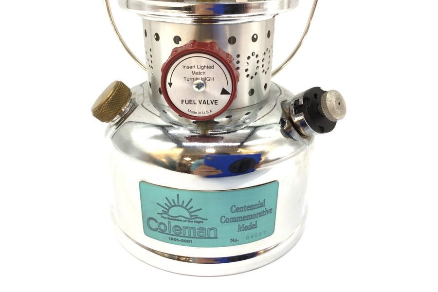 創業100周年を記念して作られたコールマンのセンテニアルランタンとは
