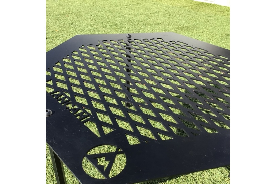 The Arth(ざぁ～っス)が展開する次郎系のテーブルのセンターにぴったり