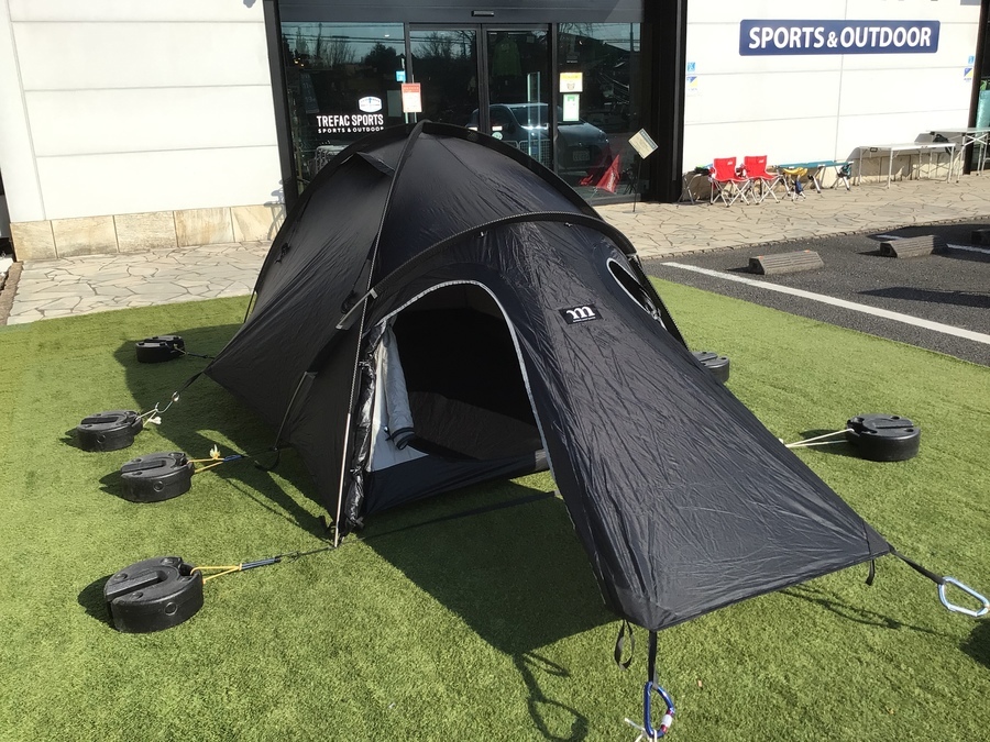 ブラックボディでクールなシルエットを持つmuraco(ムラコ)の