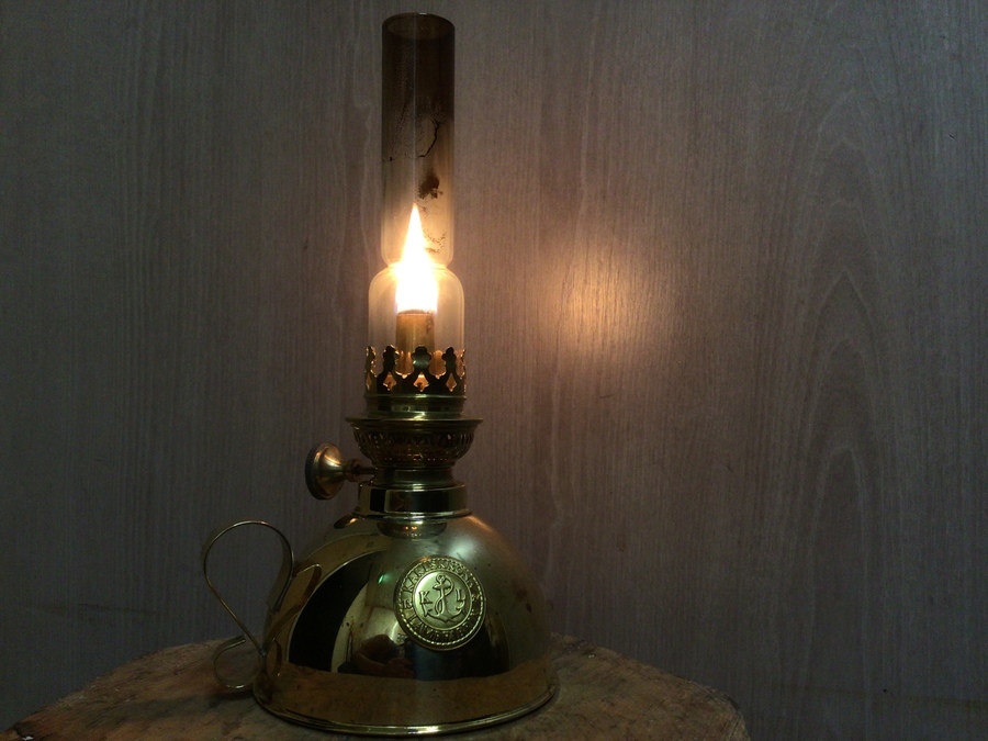 カールスクローナのナイトランプ入荷！高級感溢れる真鍮ボディ