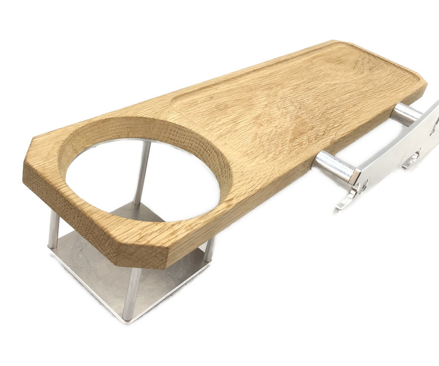 インアバンスのワンズテーブルでカーミットチェアを更にカスタム