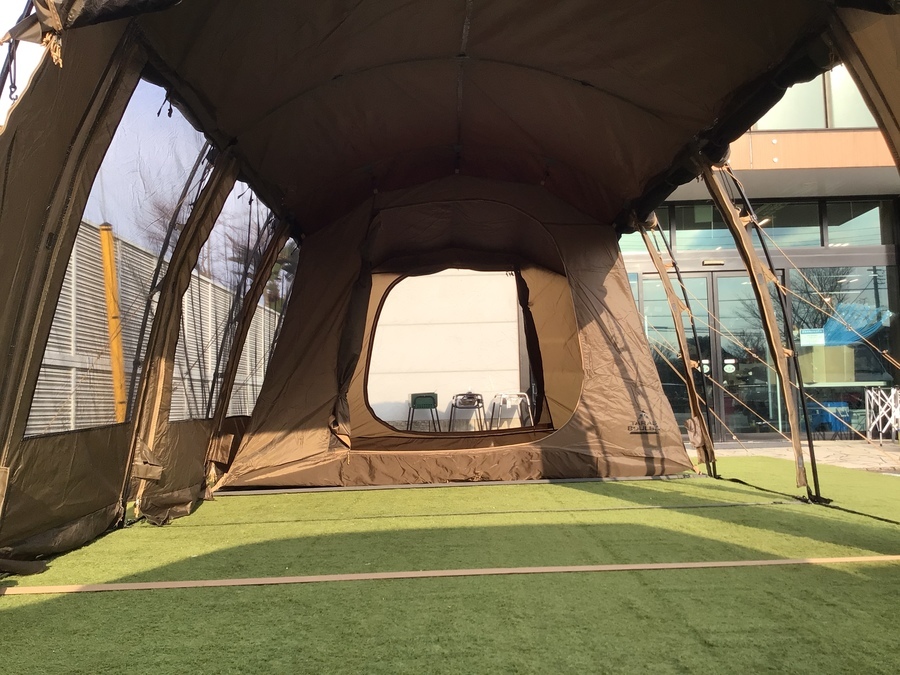 抜群の通気性を誇るタラスブルバのキャタピラー2ルームシェルター