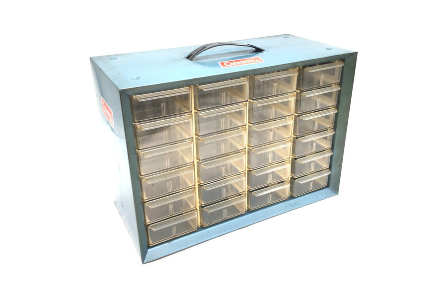 コレクターには必見アイテム！コールマンのメタルパーツケース