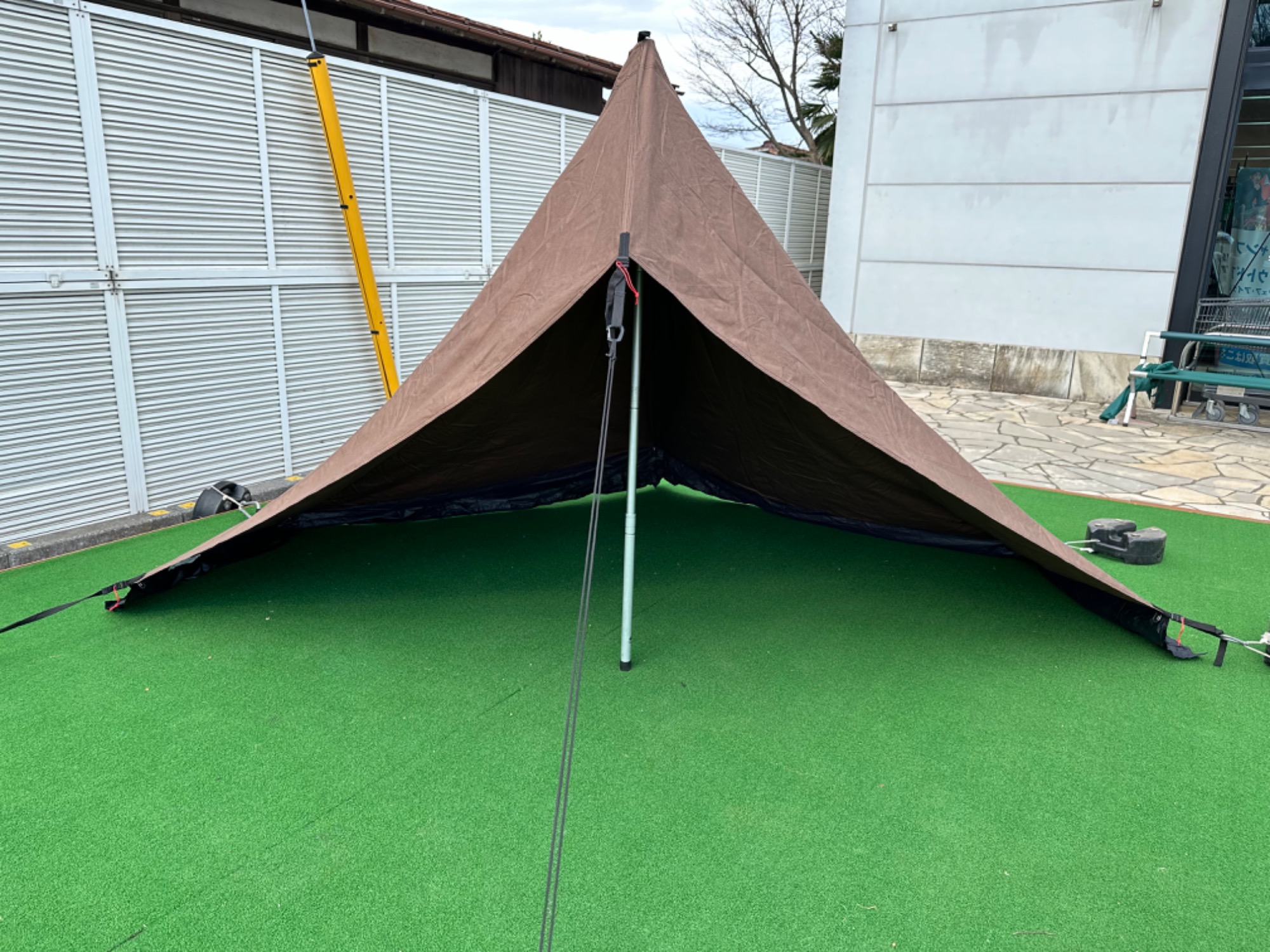 コンパクトで武骨なハンドメイドテント!TschumのKAMA1P[2024.03.26発行