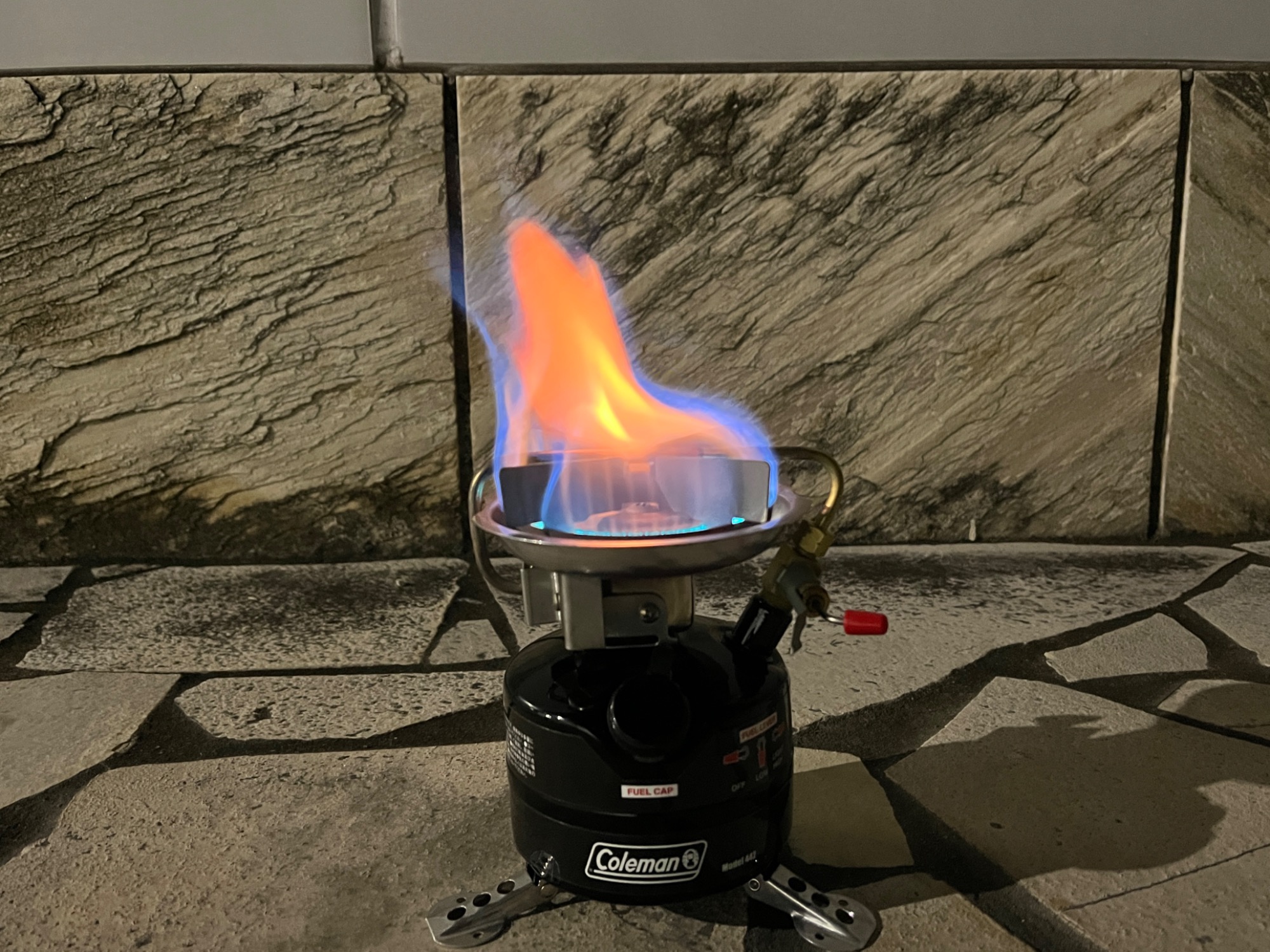 コンパクトなコールマンのフェザーストーブでいざ、ソロキャンへ