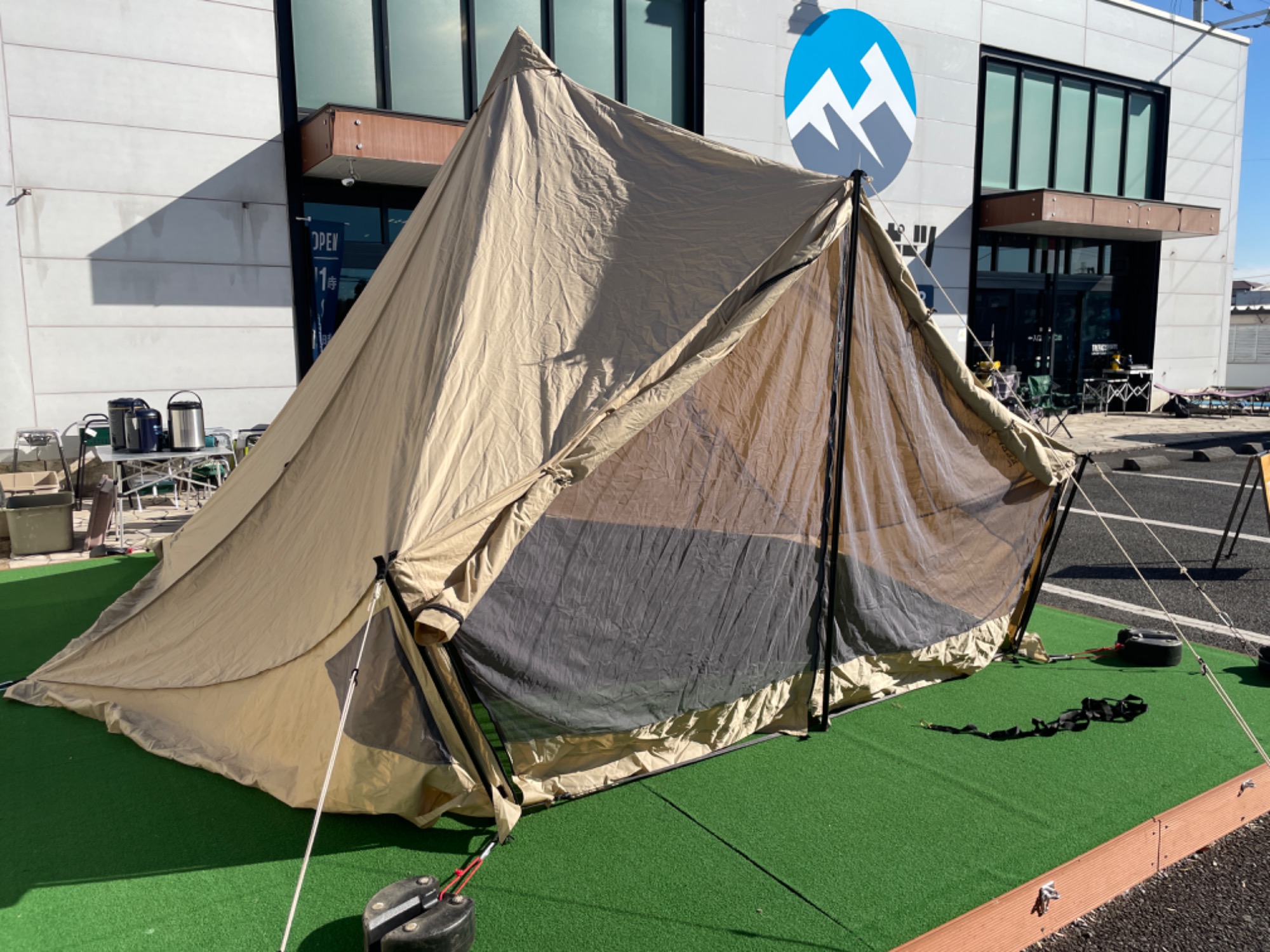 冬の季節にピッタリ！広々と使用できるシェルター モーニング