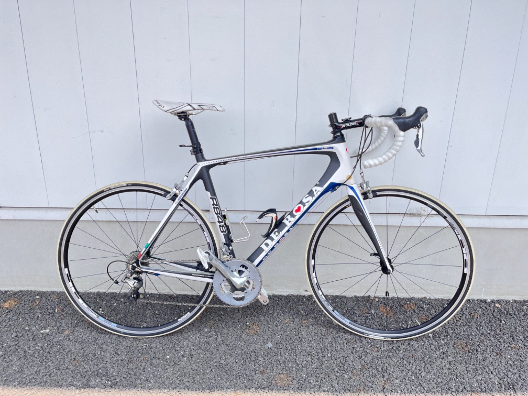 デローザのカーボンロードバイク「R848」で華麗にサイクリング