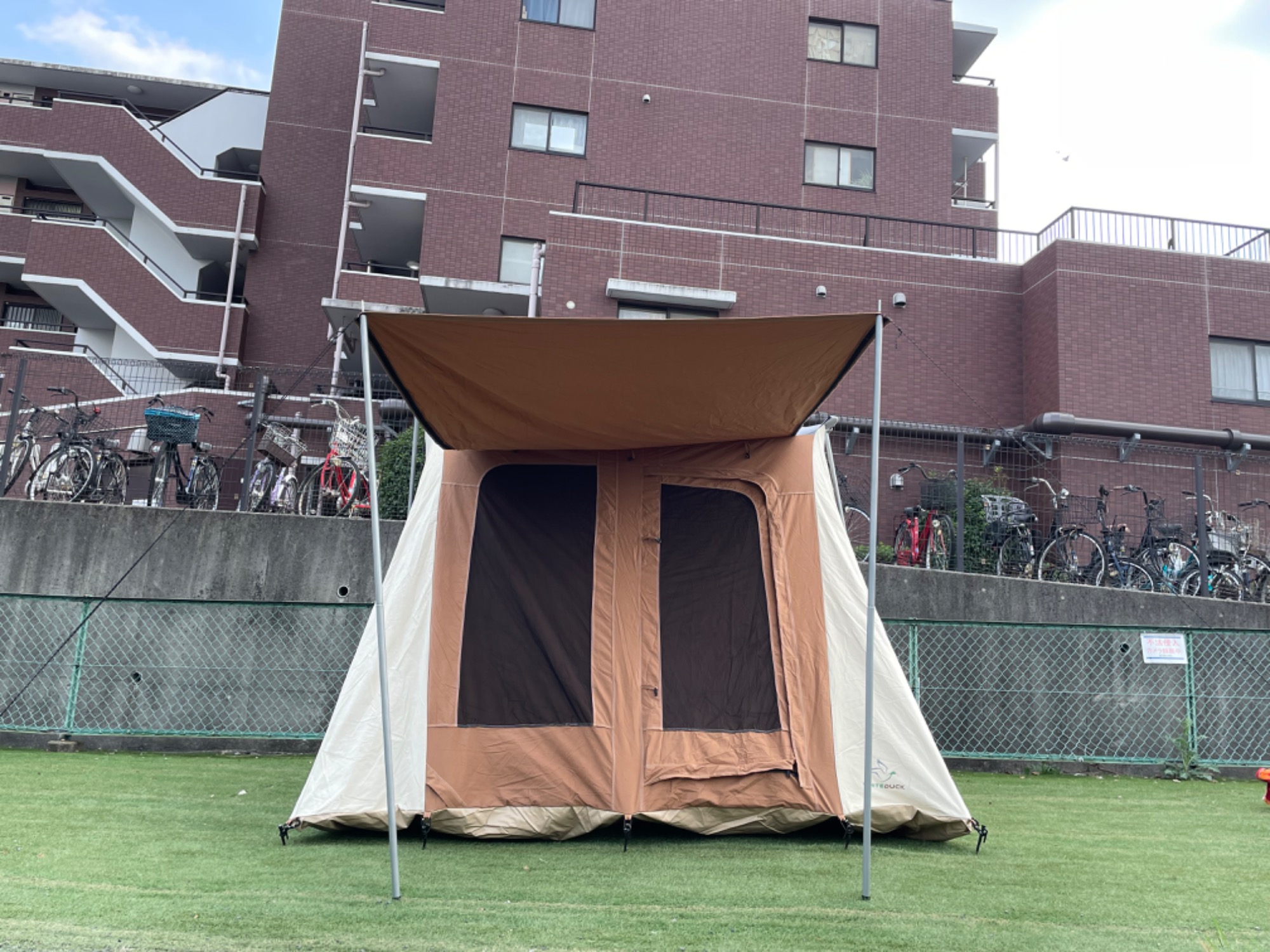 被らないロッジテント！ホワイトダックアウトドアのスプリングバー