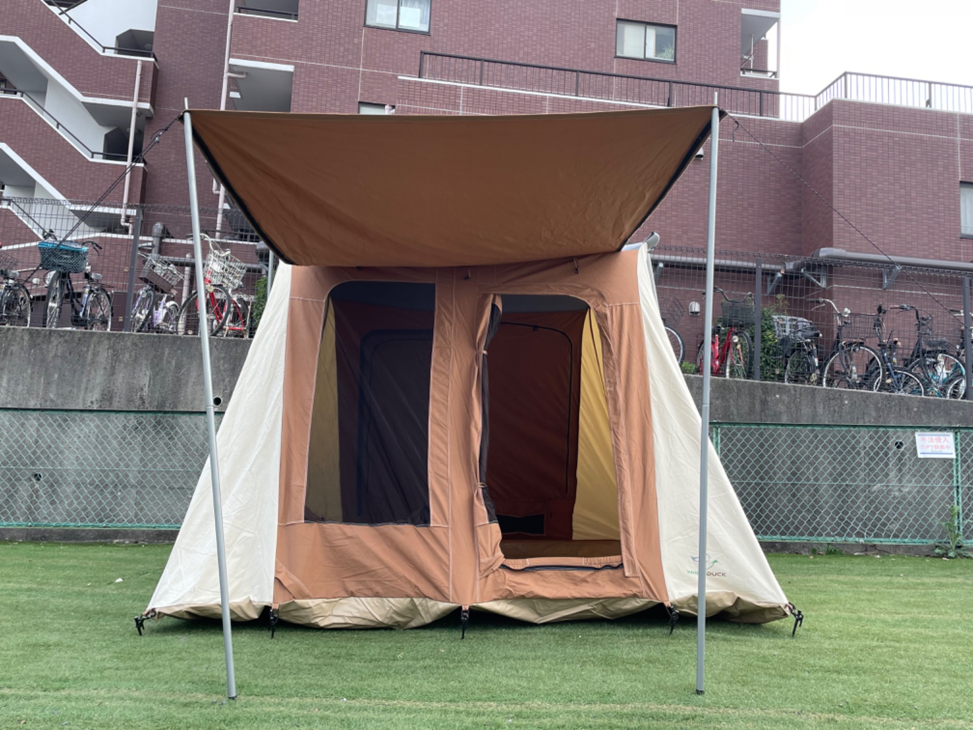 被らないロッジテント！ホワイトダックアウトドアのスプリングバー