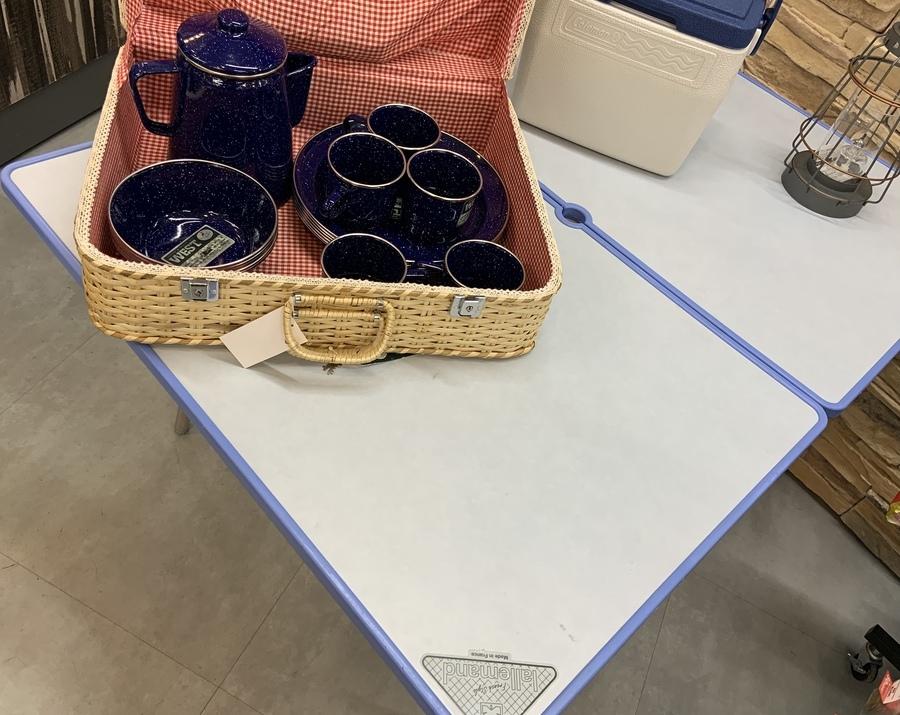 ラレマンドの珍しい折りたたみキャンプテーブルをレトロキャンプに