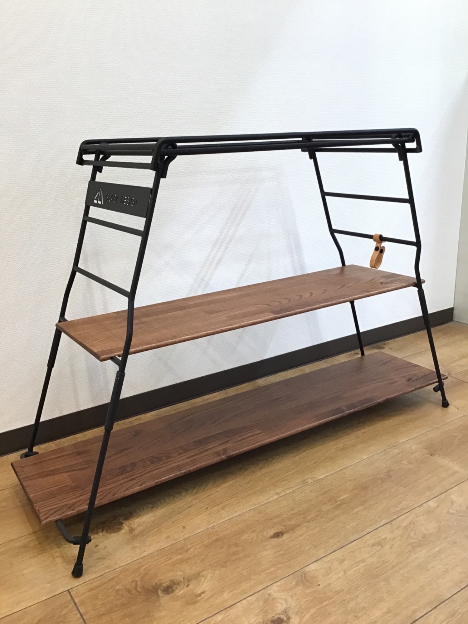 インテリアとしてもおススメ！ブラックデザインのアイアンラック葉月